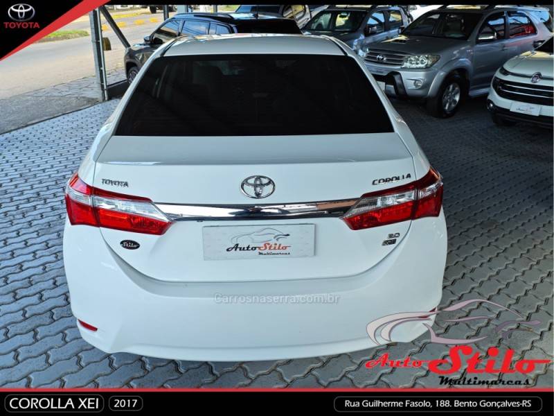 TOYOTA - COROLLA - 2016/2017 - Branca - R$ 95.900,00