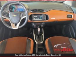 CHEVROLET - ONIX - 2017/2018 - Branca - R$ 69.900,00