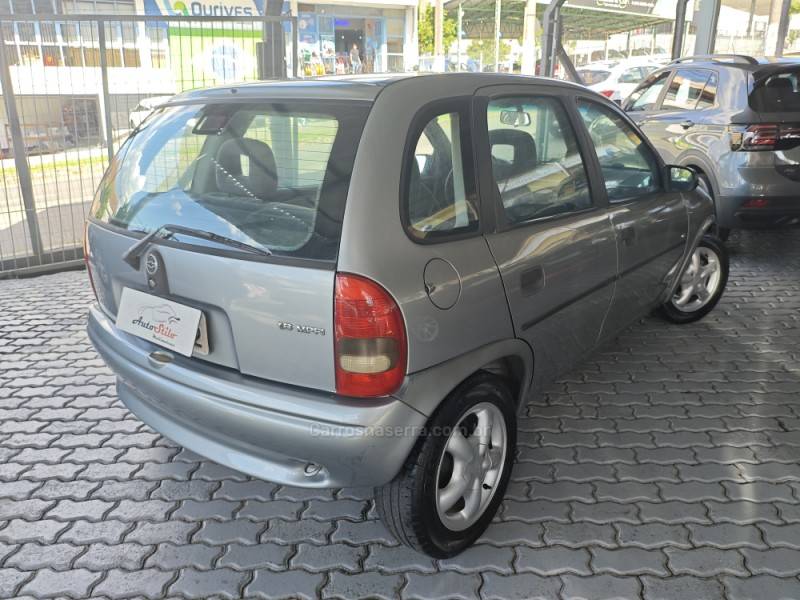 CHEVROLET - CORSA - 1996/1997 - Prata - R$ 15.900,00