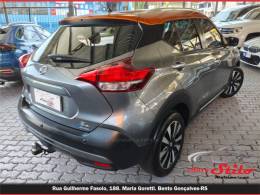 NISSAN - KICKS - 2017/2018 - Cinza - R$ 84.900,00