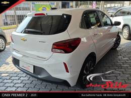 CHEVROLET - ONIX - 2023/2024 - Branca - R$ 107.900,00