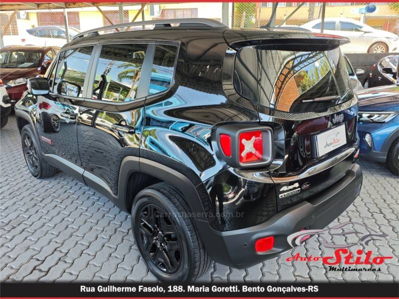 JEEP - RENEGADE - 2015/2016 - Preta - R$ 85.900,00