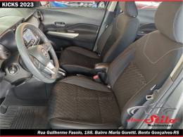 NISSAN - KICKS - 2023/2023 - Cinza - R$ 104.900,00