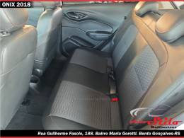 CHEVROLET - ONIX - 2017/2018 - Branca - R$ 68.900,00