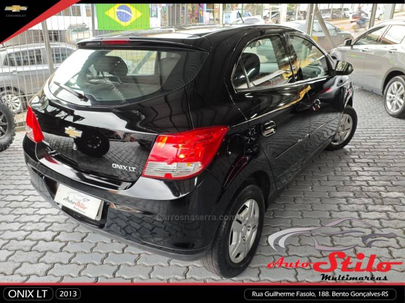 CHEVROLET - ONIX - 2013/2013 - Preta - R$ 41.900,00