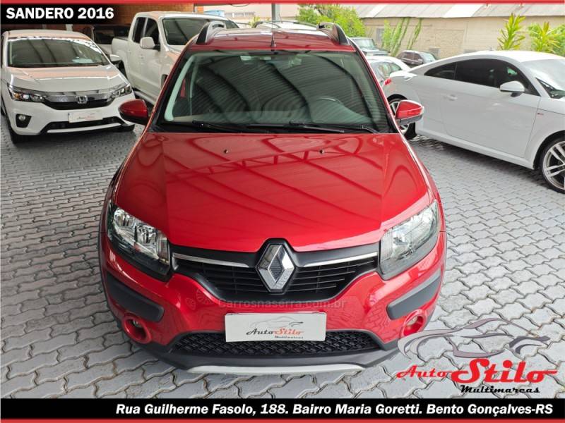 RENAULT - SANDERO - 2015/2016 - Vermelha - R$ 47.900,00
