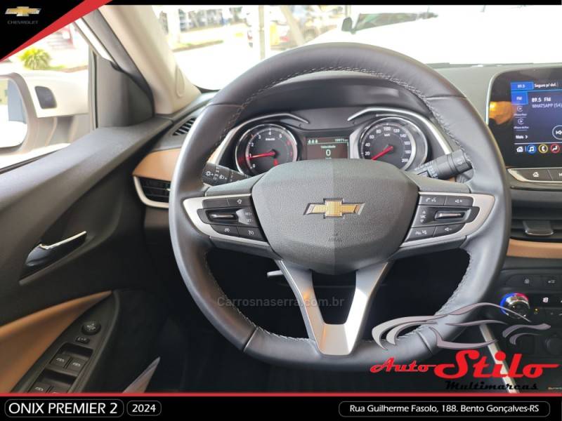 CHEVROLET - ONIX - 2023/2024 - Branca - R$ 107.900,00