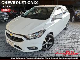 CHEVROLET - ONIX - 2017/2018 - Branca - R$ 68.900,00