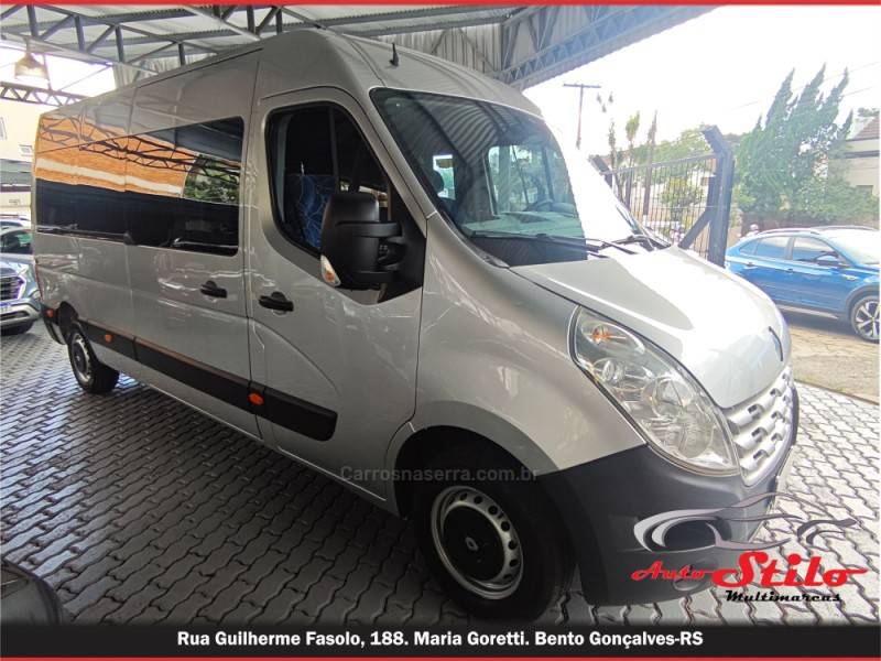 RENAULT - MASTER - 2013/2014 - Prata - R$ 143.900,00
