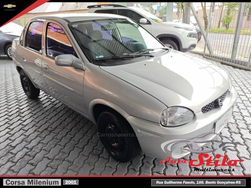 CHEVROLET - CORSA - 2001/2001 - Prata - R$ 18.000,00