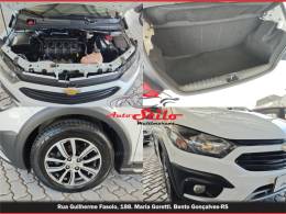 CHEVROLET - ONIX - 2017/2018 - Branca - R$ 69.900,00