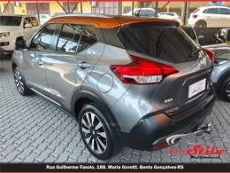 NISSAN - KICKS - 2017/2018 - Cinza - R$ 84.900,00