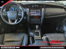 TOYOTA - HILUX SW4 - 2021/2021 - Branca - R$ 297.900,00