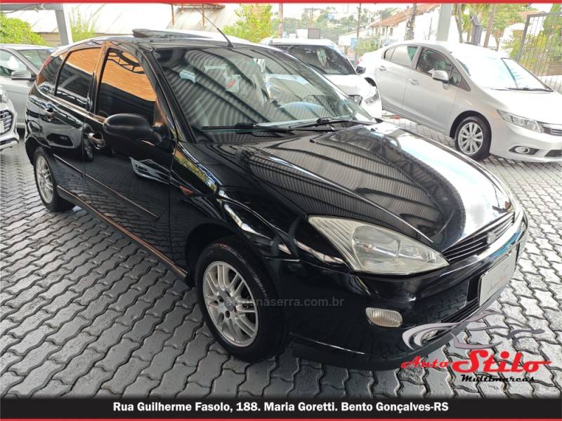 FORD - FOCUS - 2002/2002 - Preta - R$ 17.900,00