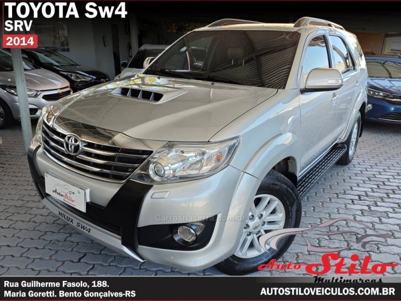 TOYOTA - HILUX SW4 - 2013/2014 - Prata - R$ 157.900,00