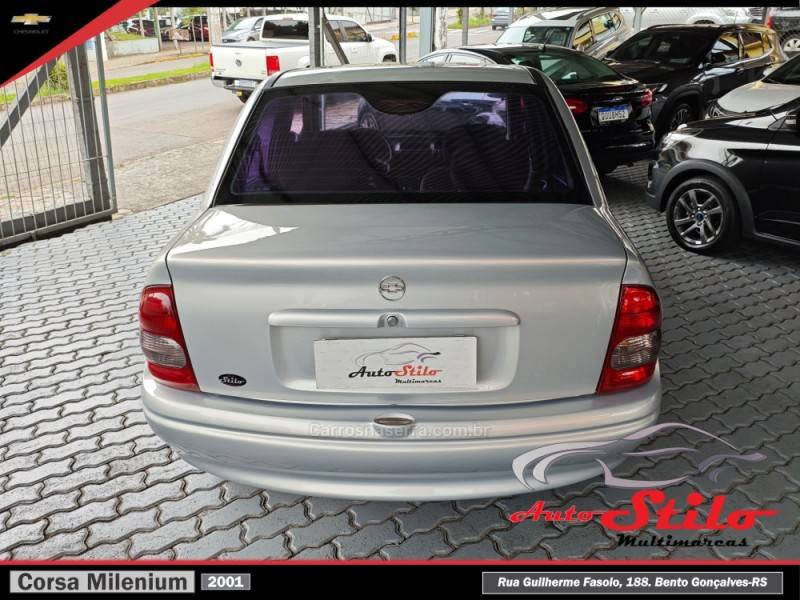 CHEVROLET - CORSA - 2001/2001 - Prata - R$ 18.000,00