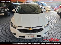 CHEVROLET - ONIX - 2017/2018 - Branca - R$ 68.900,00