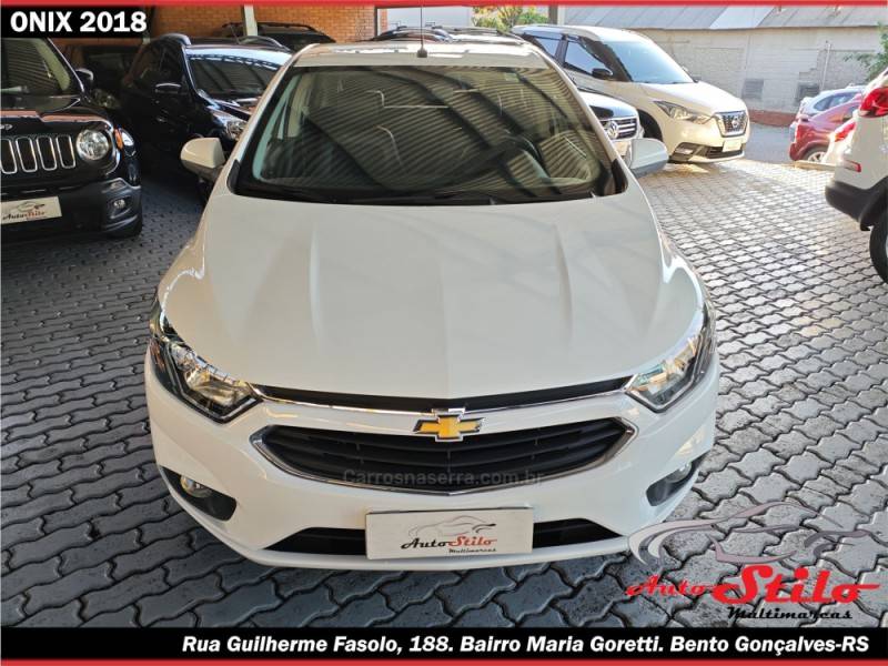 CHEVROLET - ONIX - 2017/2018 - Branca - R$ 68.900,00