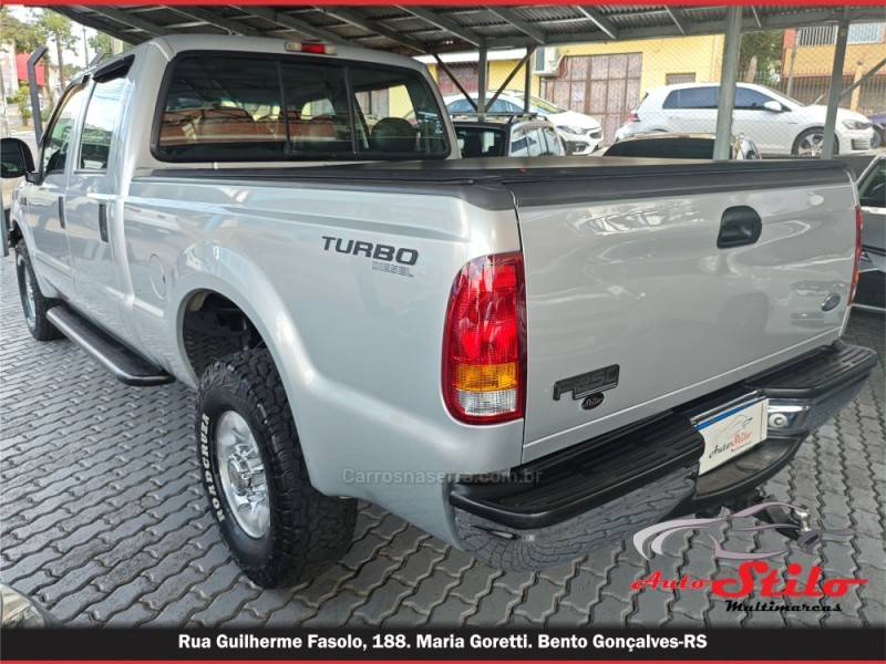 FORD - F-250 - 2005/2005 - Prata - R$ 175.000,00