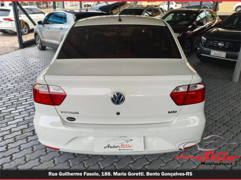 VOLKSWAGEN - VOYAGE - 2015/2016 - Branca - R$ 46.900,00