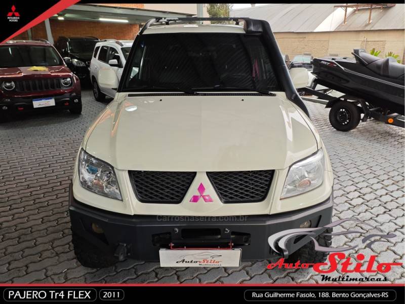 MITSUBISHI - PAJERO TR4 - 2010/2011 - Branca - R$ 64.900,00