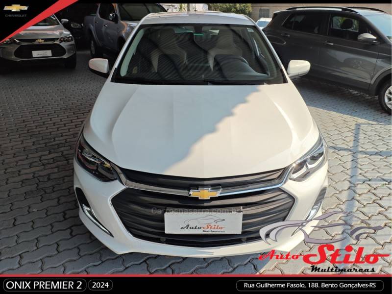 CHEVROLET - ONIX - 2023/2024 - Branca - R$ 107.900,00