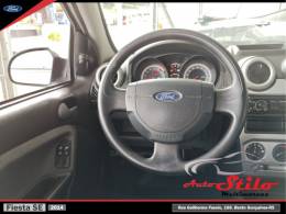 FORD - FIESTA - 2013/2014 - Prata - R$ 37.500,00