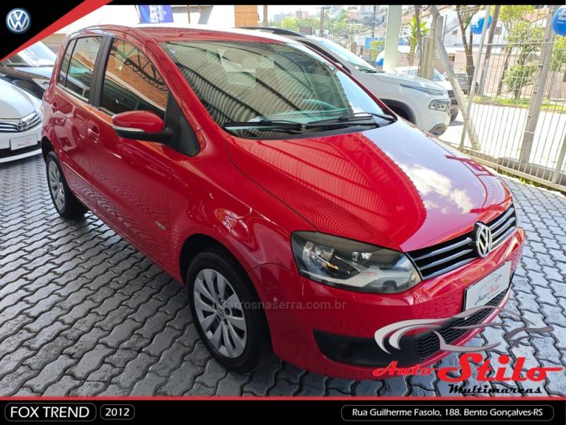 VOLKSWAGEN - FOX - 2011/2012 - Vermelha - R$ 33.900,00