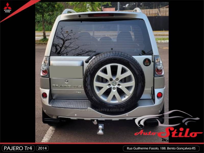 MITSUBISHI - PAJERO TR4 - 2013/2014 - Prata - R$ 71.900,00