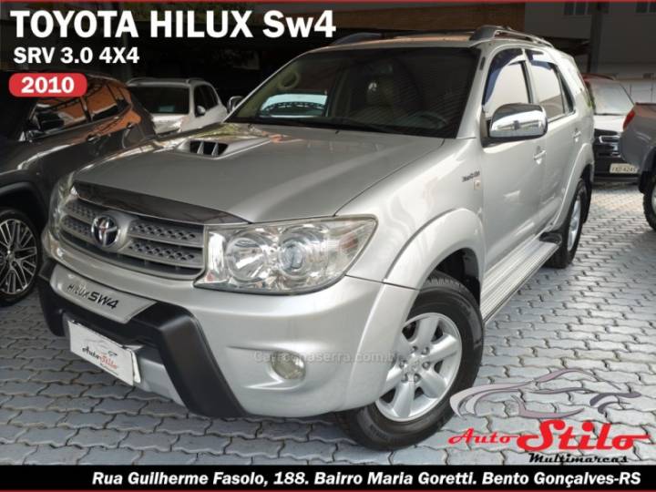 TOYOTA - HILUX SW4 - 2009/2010 - Prata - R$ 115.900,00