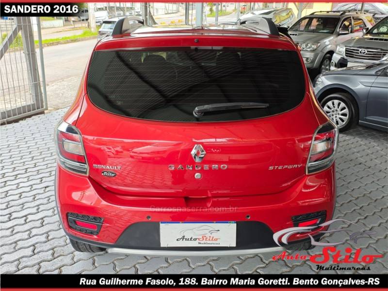 RENAULT - SANDERO - 2015/2016 - Vermelha - R$ 46.900,00