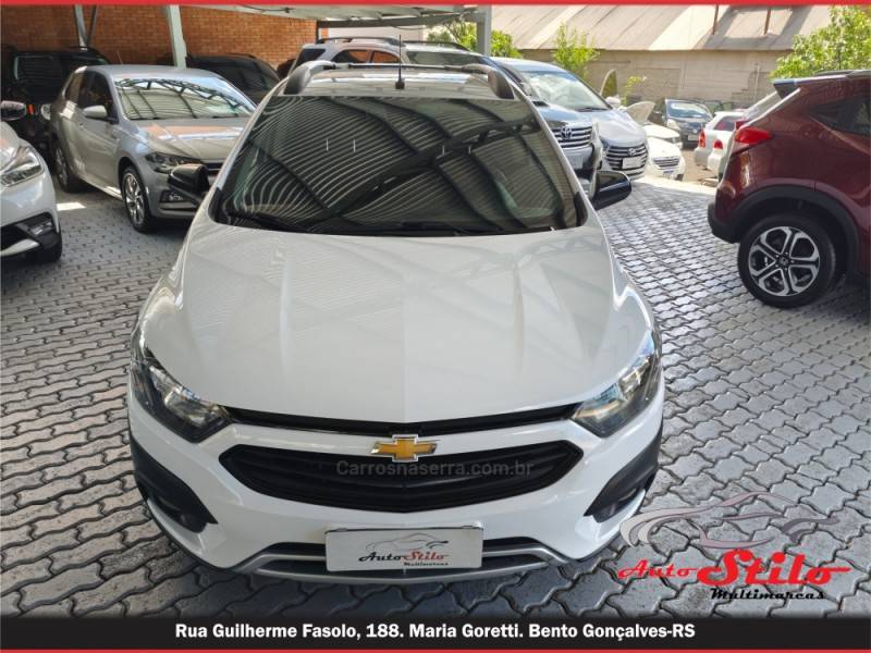CHEVROLET - ONIX - 2017/2018 - Branca - R$ 69.900,00
