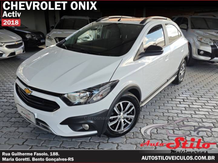 CHEVROLET - ONIX - 2017/2018 - Branca - R$ 69.900,00