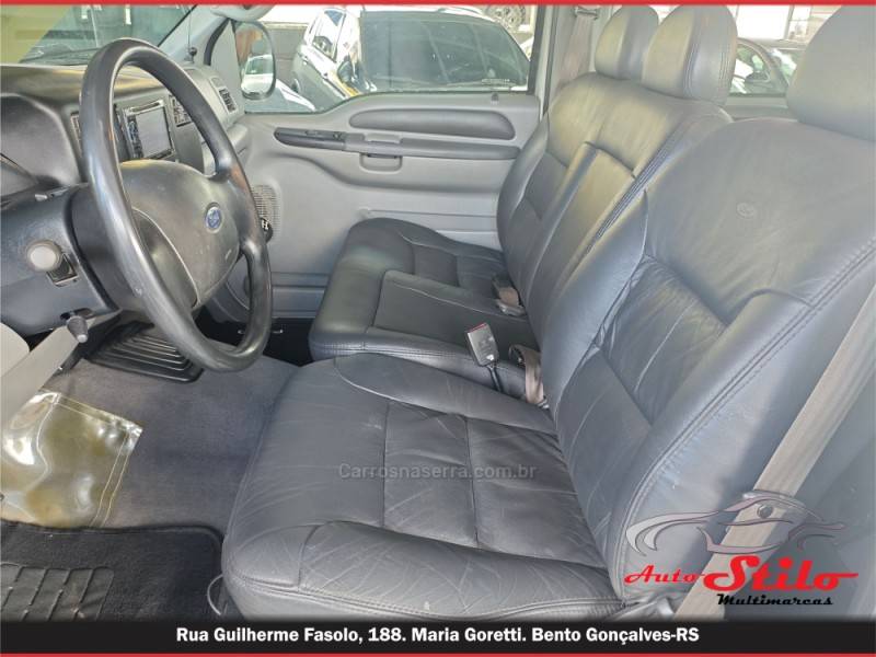FORD - F-250 - 2005/2005 - Prata - R$ 175.000,00