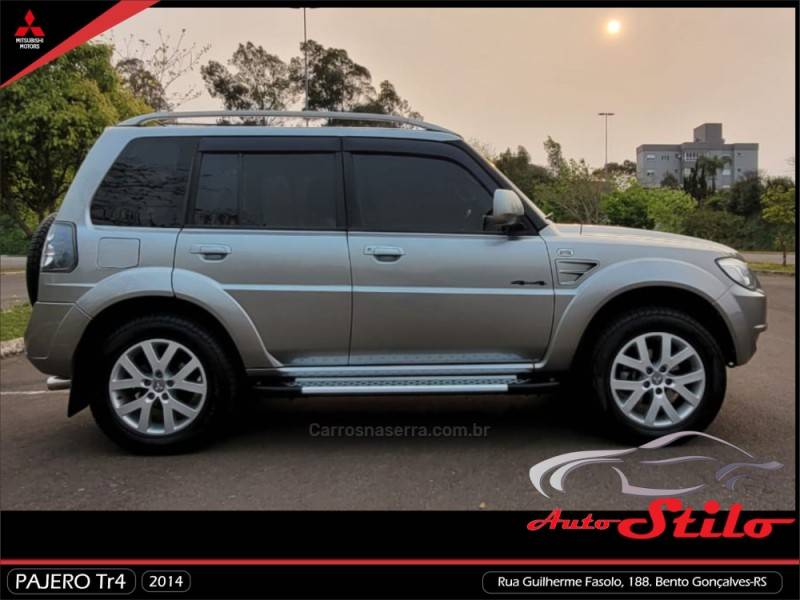 MITSUBISHI - PAJERO TR4 - 2013/2014 - Prata - R$ 71.900,00