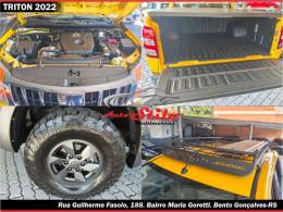 MITSUBISHI - L200 TRITON - 2021/2022 - Amarela - R$ 178.000,00
