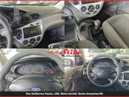 FORD - FOCUS - 2002/2002 - Preta - R$ 17.900,00