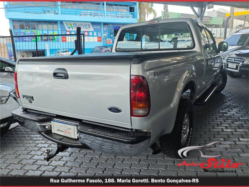 FORD - F-250 - 2005/2005 - Prata - R$ 175.000,00
