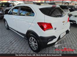 CHEVROLET - ONIX - 2017/2018 - Branca - R$ 69.900,00