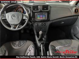 RENAULT - SANDERO - 2015/2016 - Vermelha - R$ 46.900,00