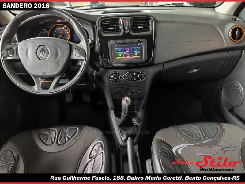 RENAULT - SANDERO - 2015/2016 - Vermelha - R$ 46.900,00