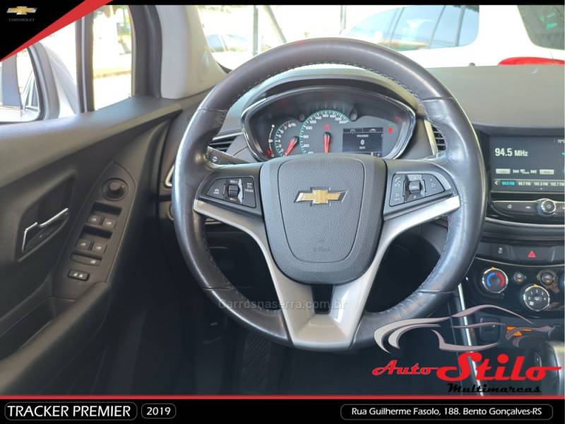 CHEVROLET - TRACKER - 2018/2019 - Prata - R$ 96.000,00