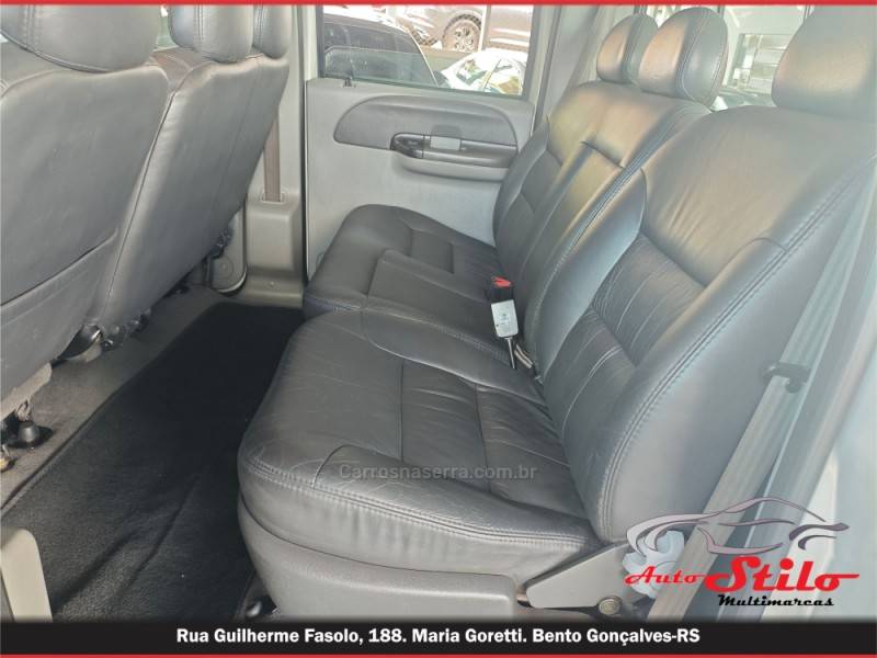 FORD - F-250 - 2005/2005 - Prata - R$ 175.000,00