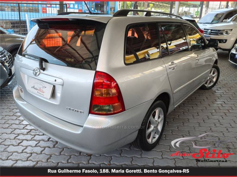TOYOTA - FIELDER - 2005/2006 - Prata - R$ 42.900,00