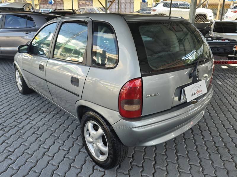 CHEVROLET - CORSA - 1996/1997 - Prata - R$ 15.900,00