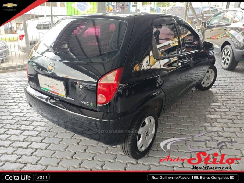 CHEVROLET - CELTA - 2010/2011 - Preta - R$ 25.900,00