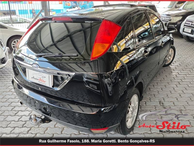 FORD - FOCUS - 2002/2002 - Preta - R$ 17.900,00