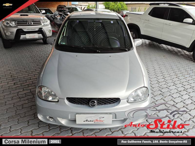 CHEVROLET - CORSA - 2001/2001 - Prata - R$ 18.000,00