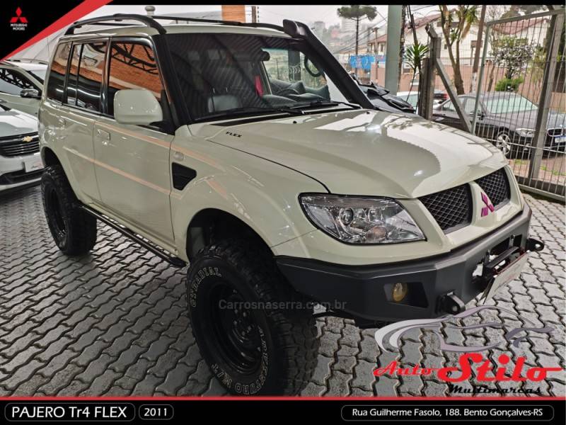 MITSUBISHI - PAJERO TR4 - 2010/2011 - Branca - R$ 64.900,00