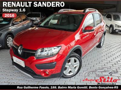 RENAULT - SANDERO - 2015/2016 - Vermelha - R$ 46.900,00